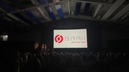 sicherheitsschuhe baak gorelax soziales engagement fly help Schule Spenden Veranstaltung Impression Leinwand Baak Logo
