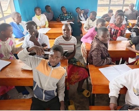 Schüler im Klassenzimmer der Baak Secondary School