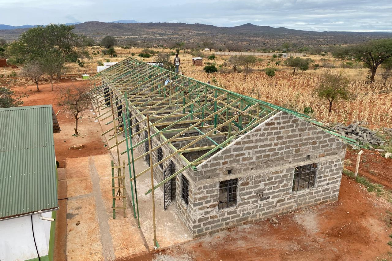 Bird's-eye view of the building with its new roof truss