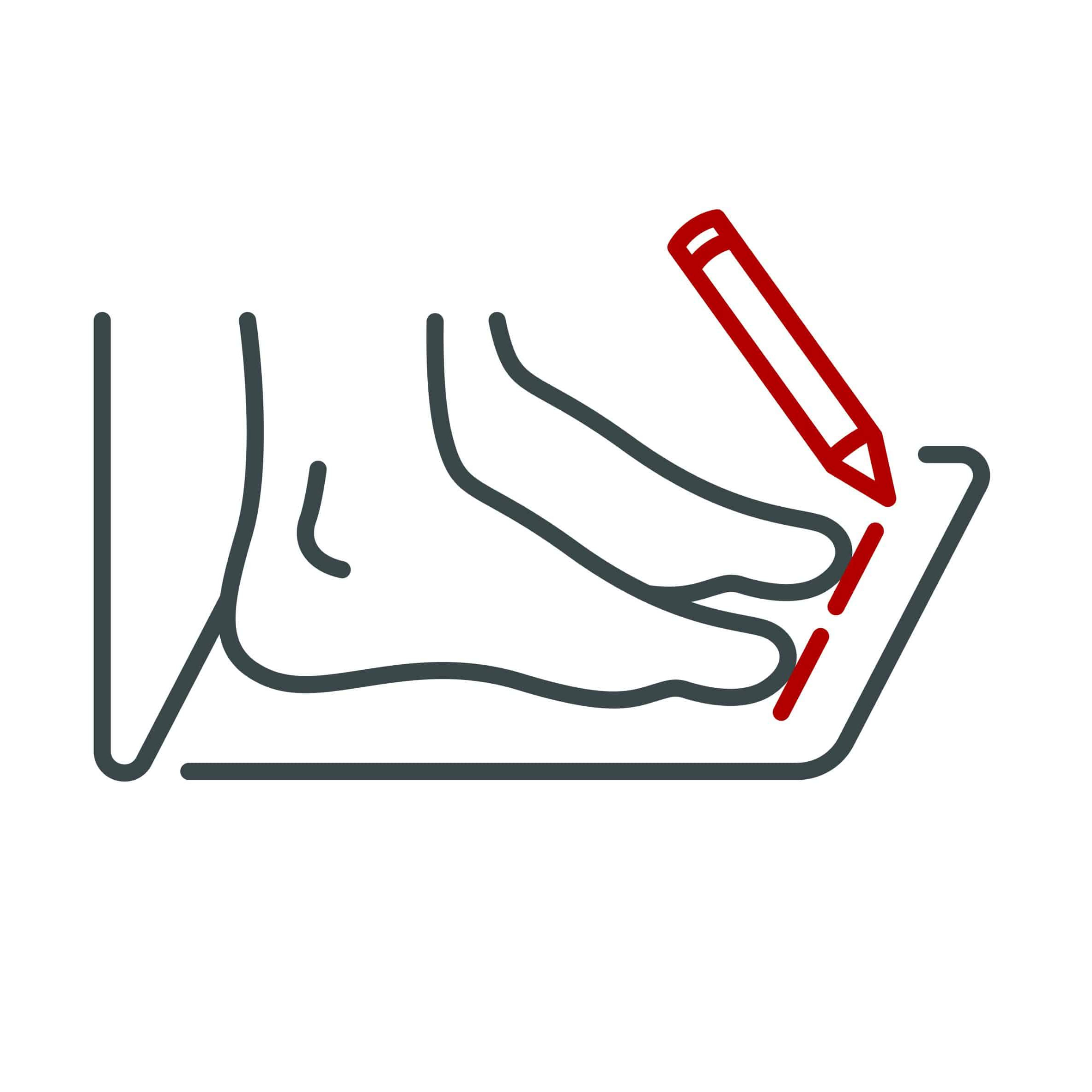 Skizze mit F&uuml;&szlig;en auf einem wei&szlig;em Blatt Papier und einem Stift, der eine rote Linie entlang der Zehen zeichnet